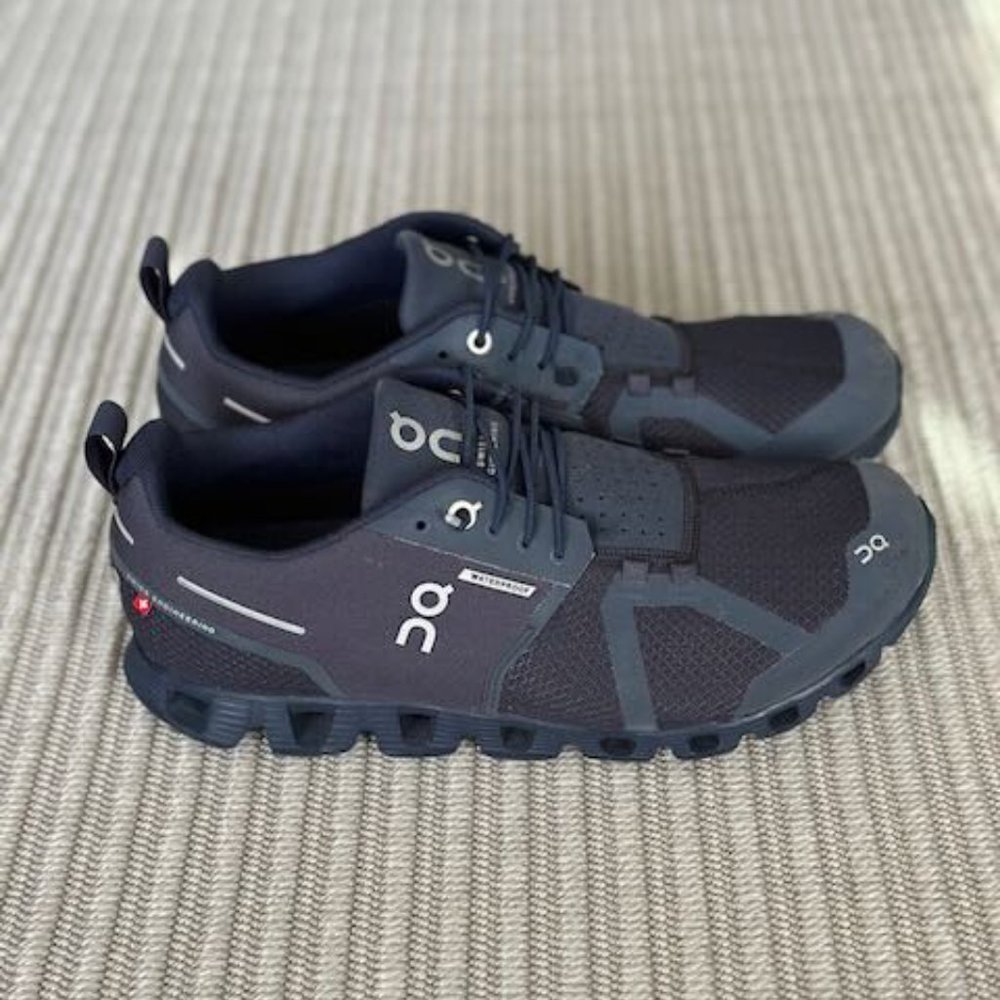 On Cloud 5 Waterproof Shoes - Navy Womens Running Shoe Size 9